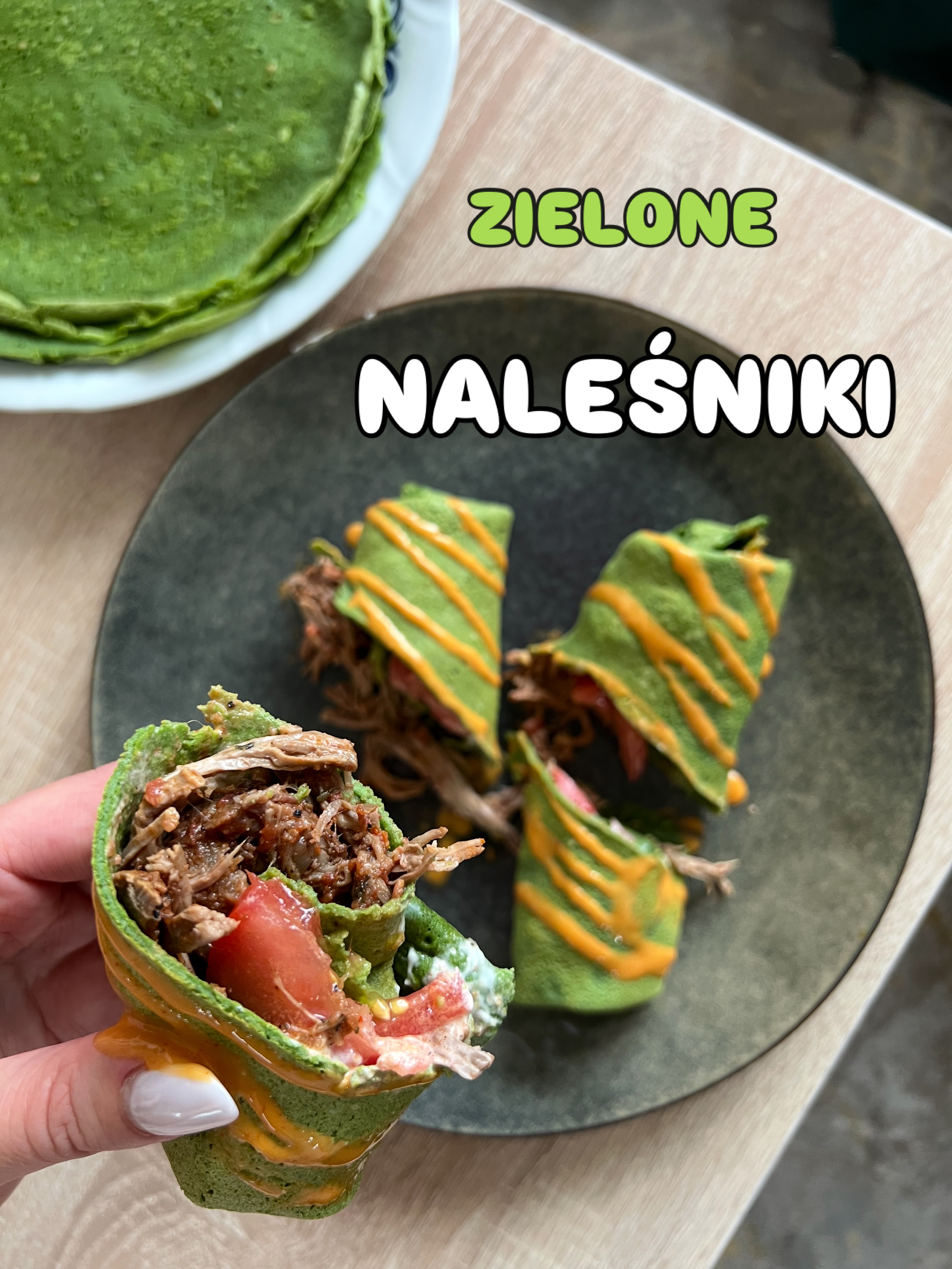 Zielone naleśniki z szarpaną wołowiną