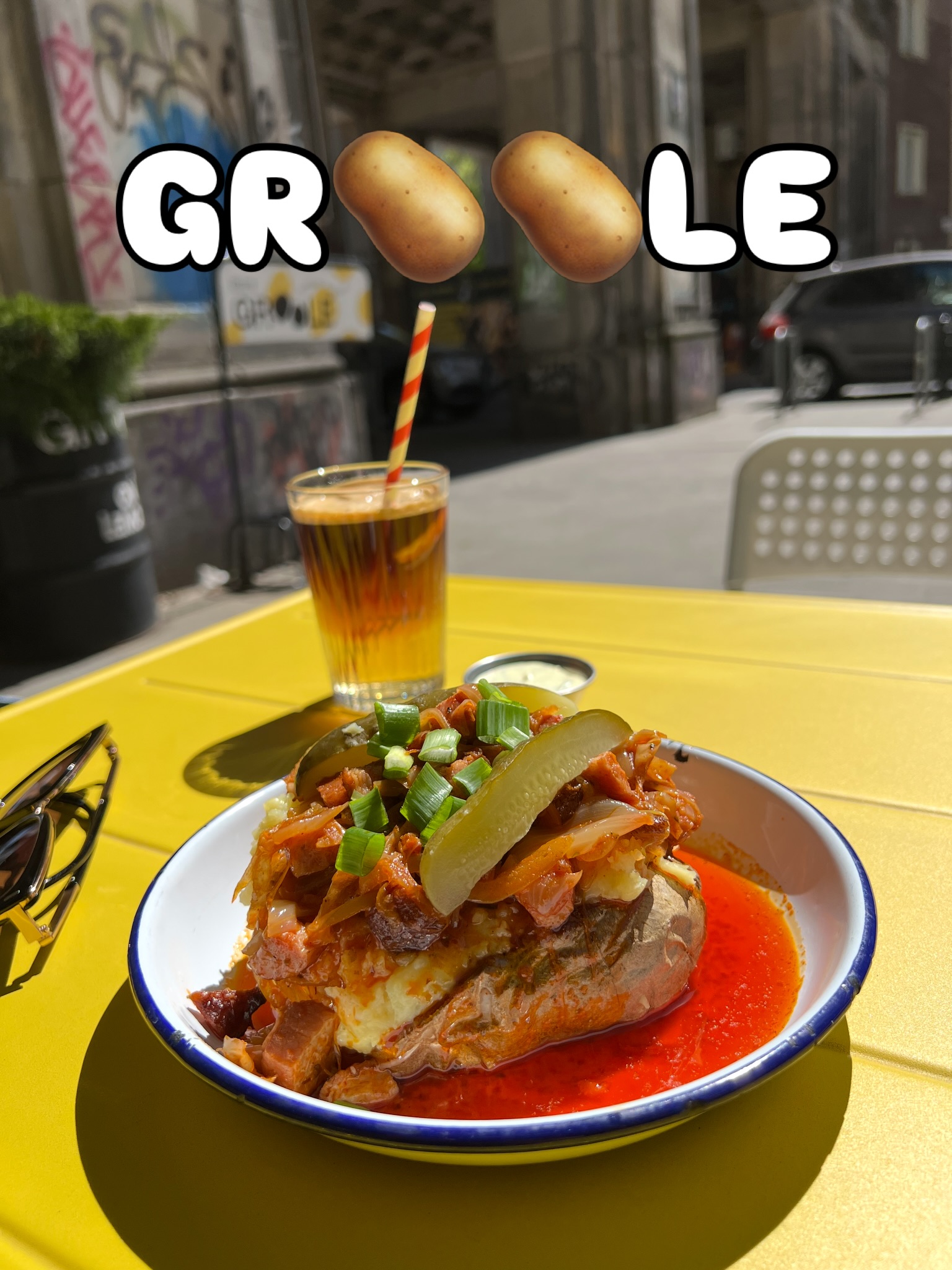 Groole, ul. Śniadeckich 8, Warszawa; Grool boczek i espresso tonic w słońcu