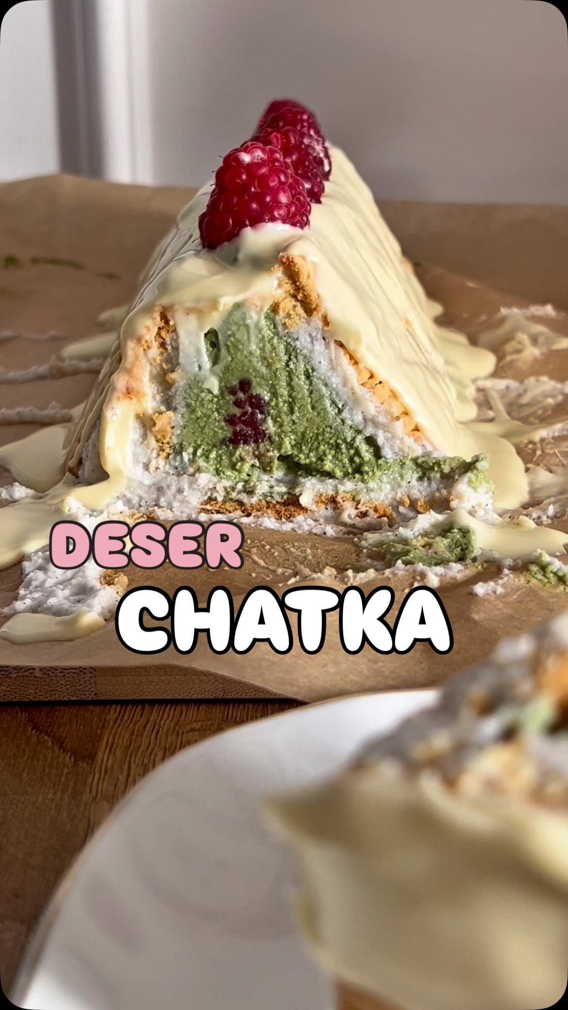 Deser Chatka z malinami i białą czekoladą