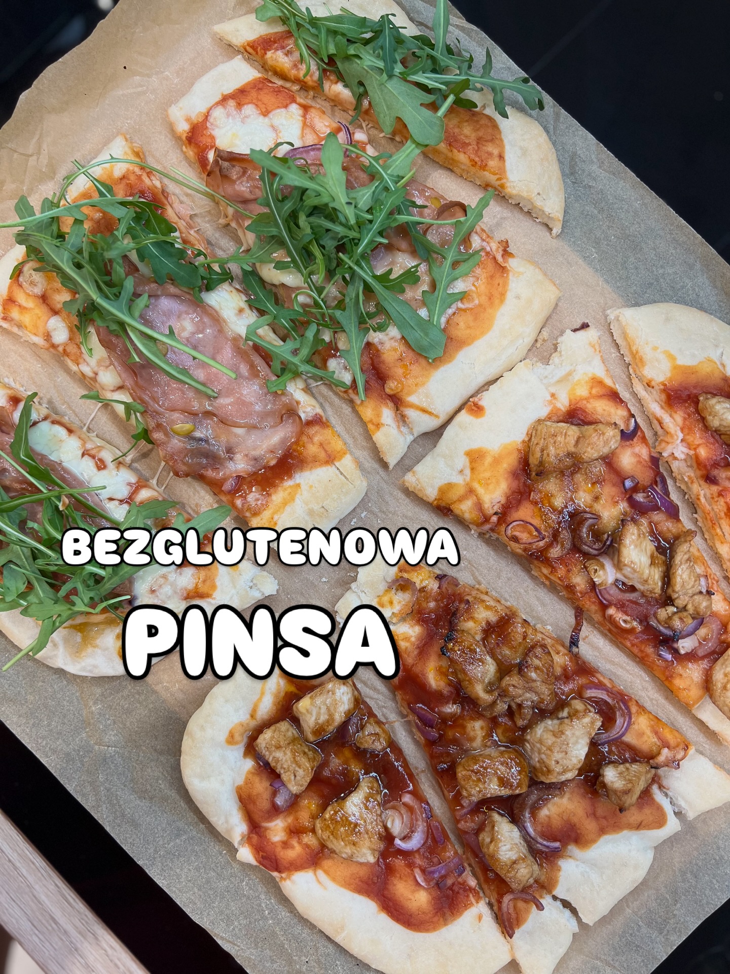 Bezglutenowa Pinsa w dwóch smakach - z włoską mortadelą i rukolą oraz z kurczakiem BBQ
